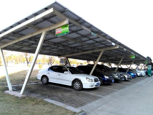 Ukuran yang disesuaikan 180km/jam Kecepatan angin Panel PV Solar Carport Rak Parkir Mobil